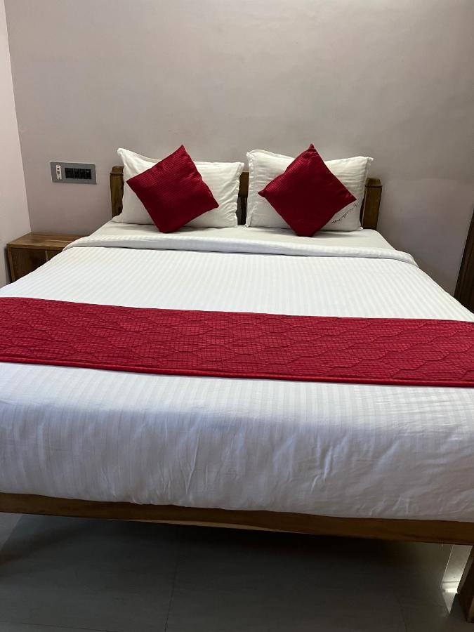 Tulip Villa 3Bhk 2Bhk And 1Bhk Located Near Chunnambar Boat House And Paradise Beach Pūrnānkuppam Exterior foto